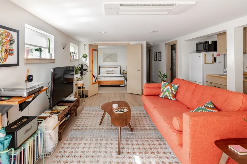 Green Lake Retreat | AC + Walkable + Free Parking - Image 1