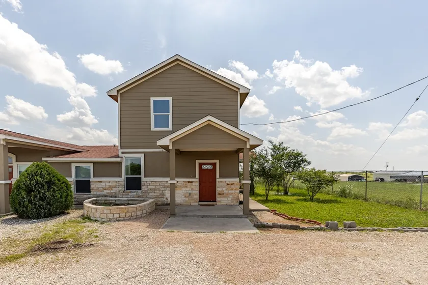 2 miles from F1 Tranquil Townhouse - Image 1