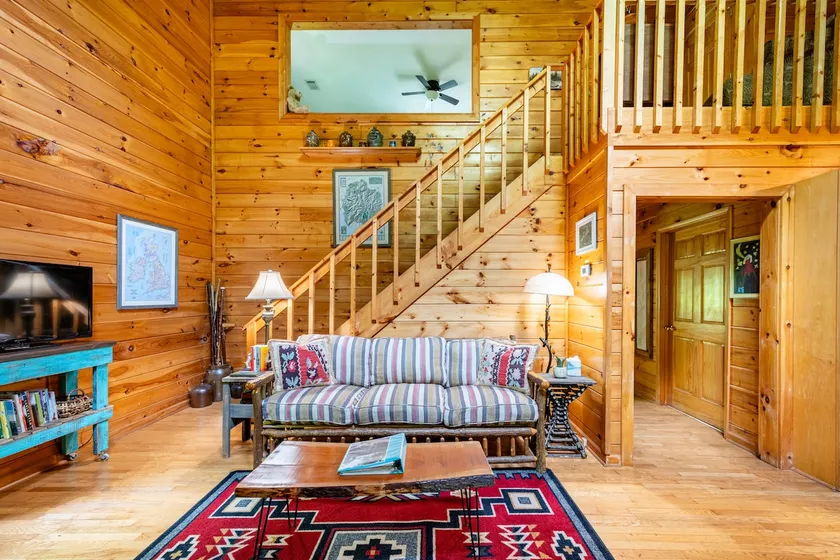 Private Beautiful Cabin on 6 acres Ellijay - Image 1