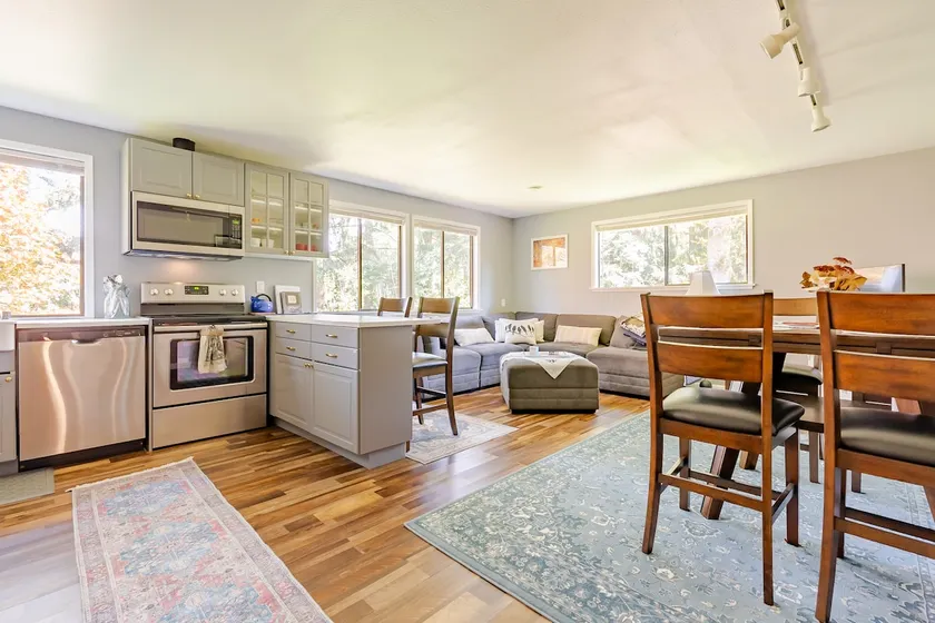 Safe, Comfortable, Private Suite in Park-Like Area - Image 1