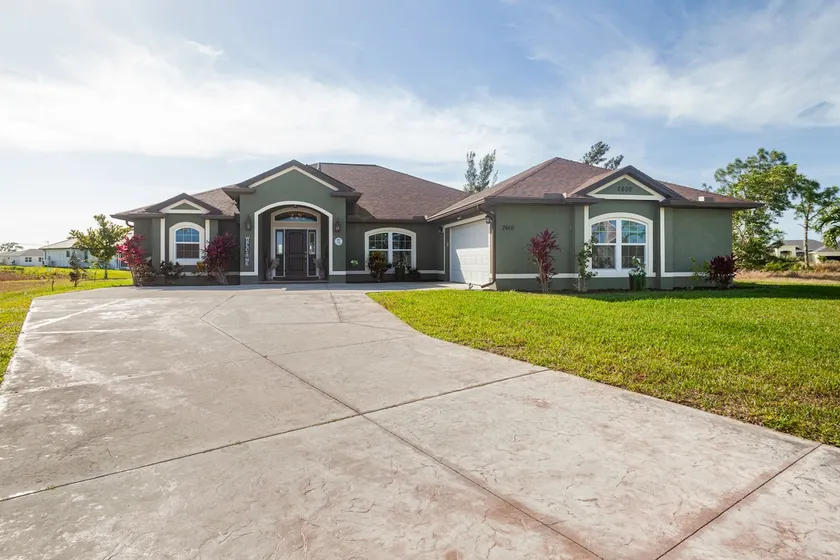 Spectacular canal home w/ private salt water pool - Image 1