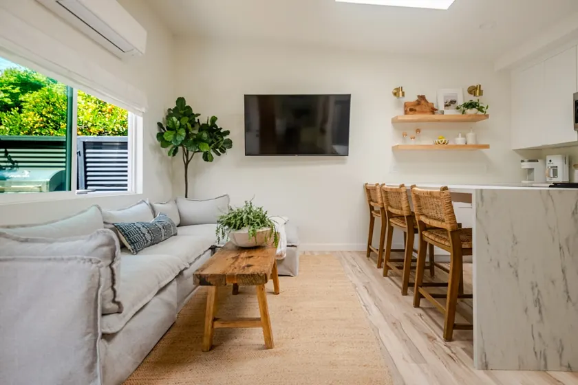 The Oceanside Bungalow - Image 1