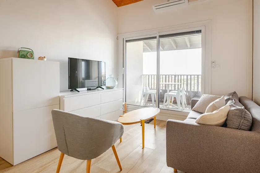 Penon beach-sea view-private parking-water park - Image 1