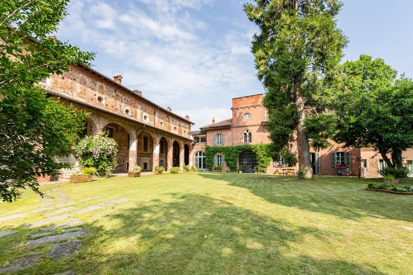 Historic castle with park and biolake for swimming - Image 1