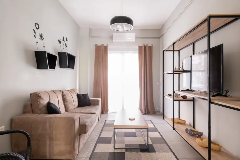 Modern and Spacious apartment in the center - Image 1