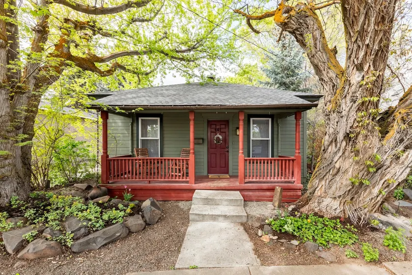 Charming Bungalow - Super Walkable - Pets Welcome - Image 1