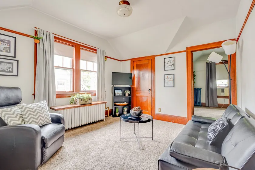 Cozy upper apartment -close to MAC-no cleaning fee - Image 1