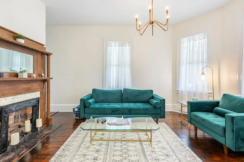 Art Deco Style 2BR home- 5 min walk to Downtown - Image 1