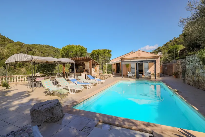 Beautiful villa with pool, 15 minutes from NICE - Image 1