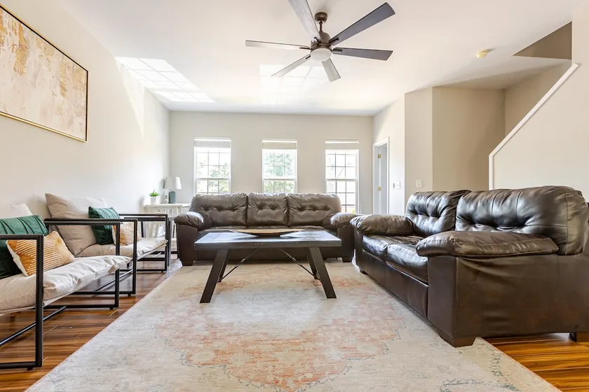 Spacious Home- central to Airport, Crabtree & food - Image 1