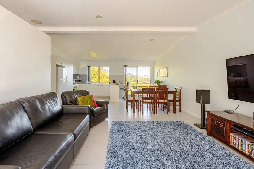 Unit with Spectacular views over new Rail Trail - Image 1