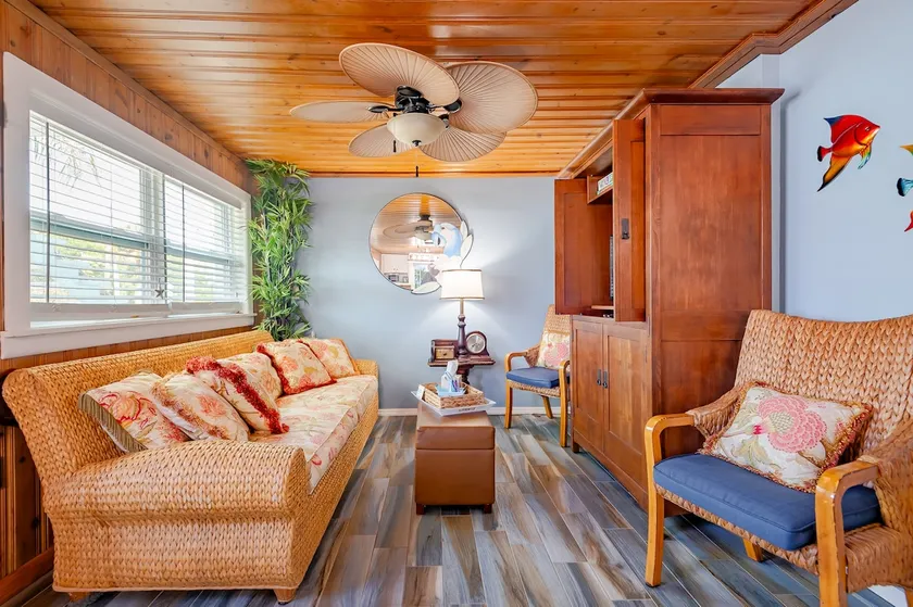 Island Coastal Cottage - Image 1