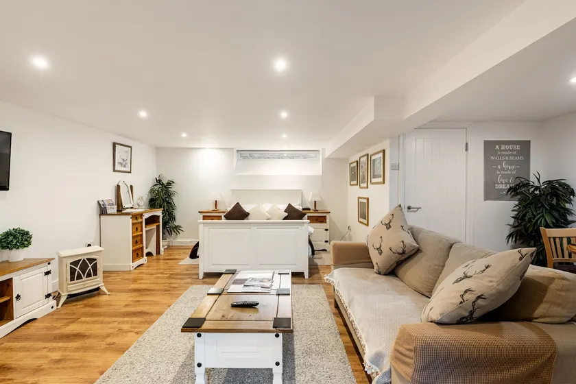 Lovely and cosy 1 bed basement apartment - Image 1
