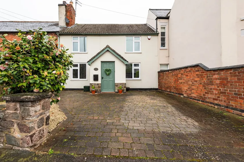 Stoop Cottage - in the heart of Quorn - Image 1