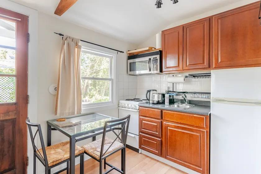 Cozy Cottage Escape in the Heart of Palo Alto - Image 1
