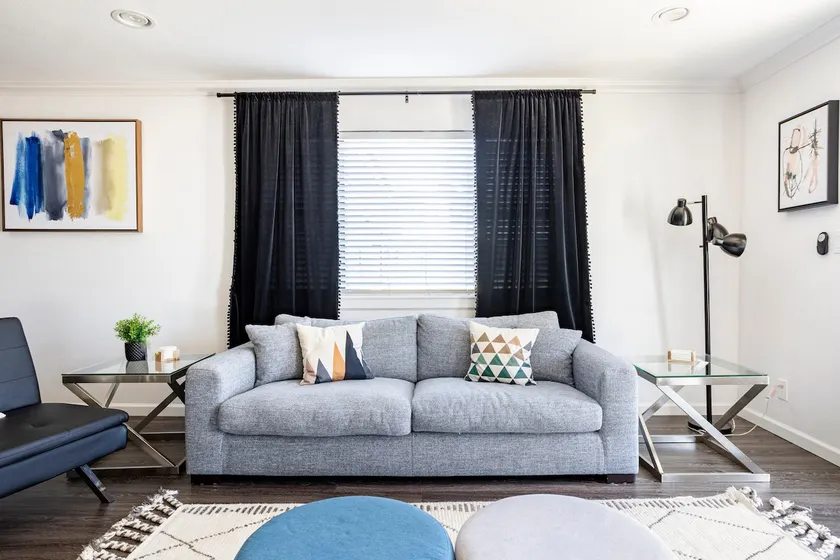 Contemporary Remodeled 6 Bed 4 Bath Apartment - Image 1