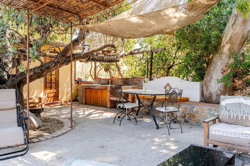 Une chalet en pleine nature, à 100 mètres de la plage - Image 1