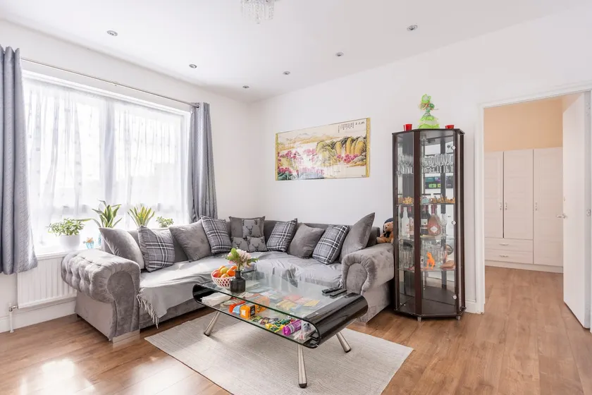 Fresh Apartment & Parking - Image 1