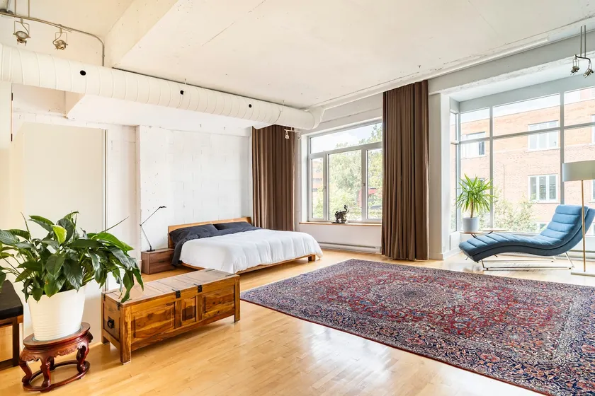 Mile End - Huge Bright & Modern Loft Suite - King Bed - Image 1