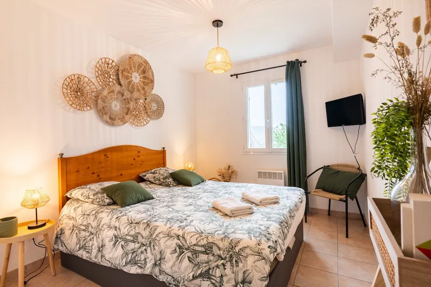 Sarlat Cosy, Air-con & all comforts, parking, terrace, view - Image 1