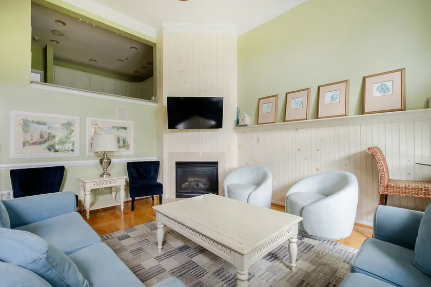 Former Model Home w/pool. Pets OK. EV Charger! - Image 1