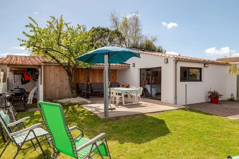 House with private garden in fishing village - Image 1