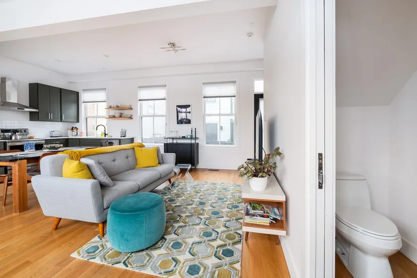 Stylish, New Carriage House on Warren St! - Image 1