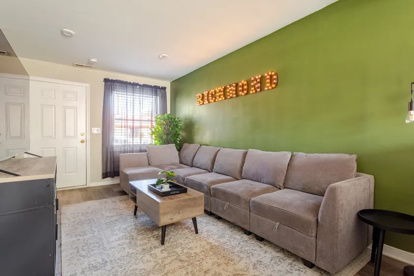 Downtown Delight: A Churchill Townhome - Image 1