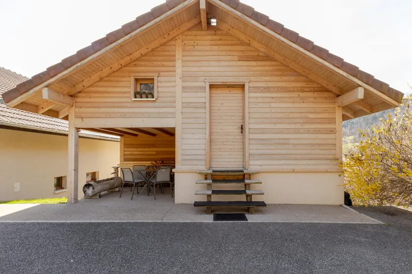 Chalet with view and garden - Image 1