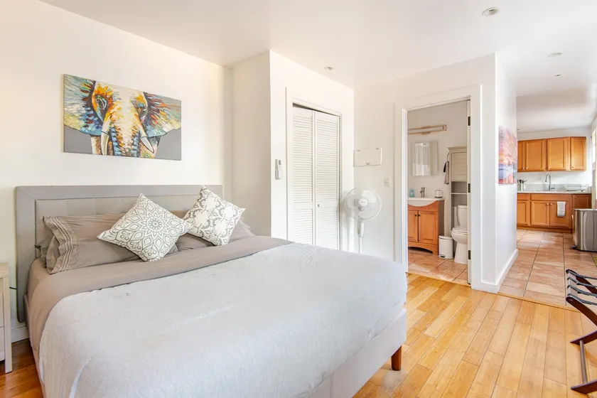Stylish Santa Monica Oasis | Steps to Beach & Pier - Image 1