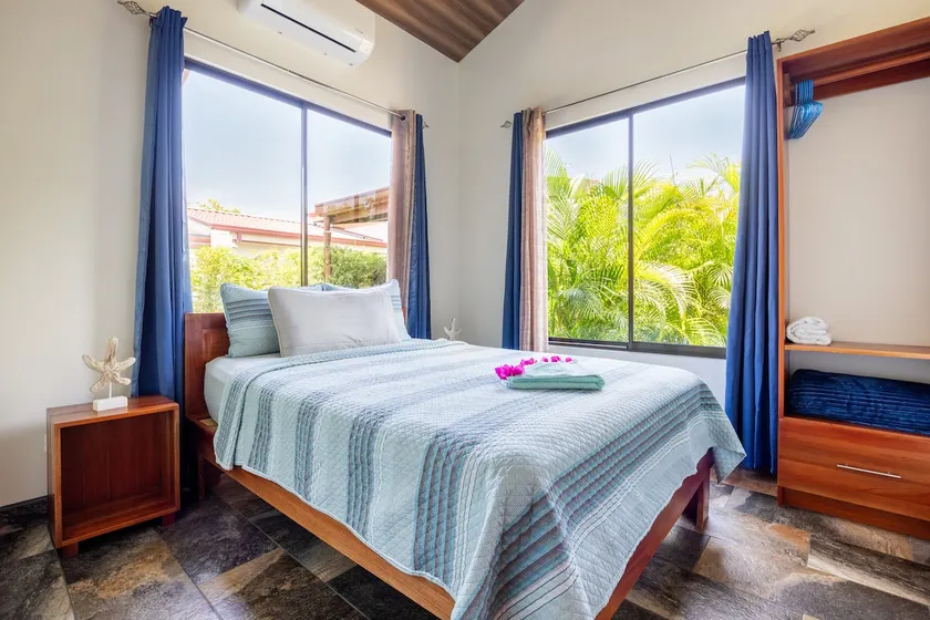 Tropical house with pool and close to the beach - Image 1