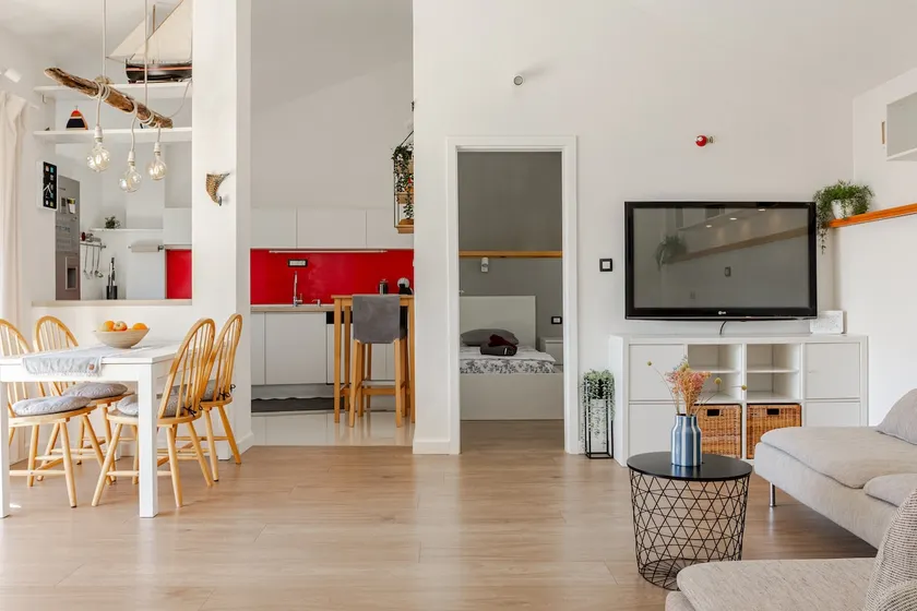 A & P - top floor apartment with sea view balcony - Image 1