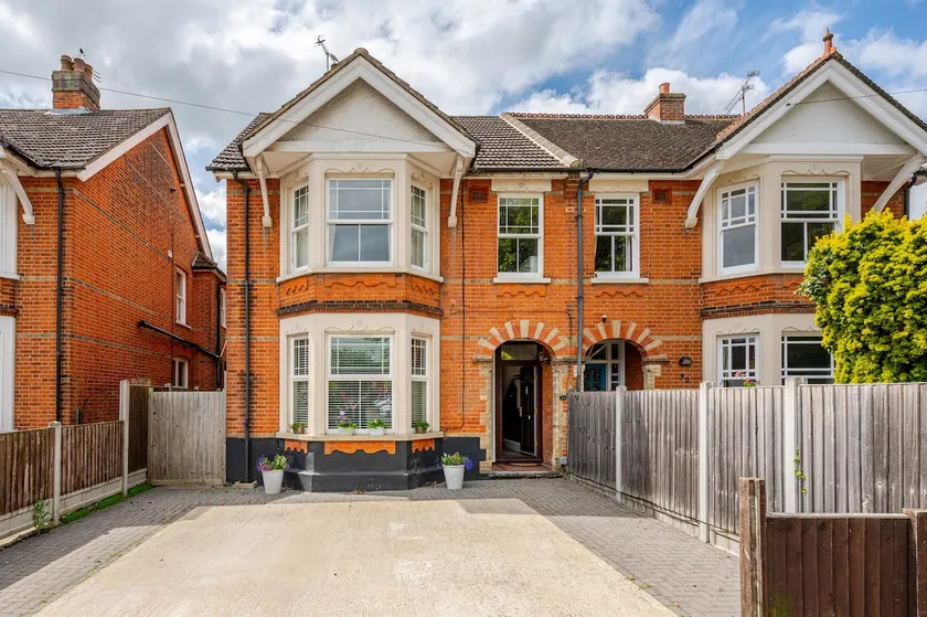 Central Chelmsford Apartment with Garden - Image 1