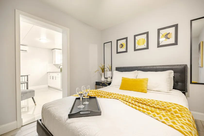 Comfortable and private suite in the heart of Tampa Bay - Image 1