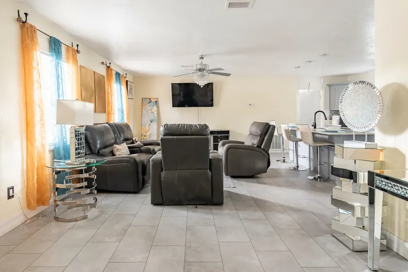 ★ Modern 3Bedroom 2 Bathroom Home Near Universal★ - Image 1