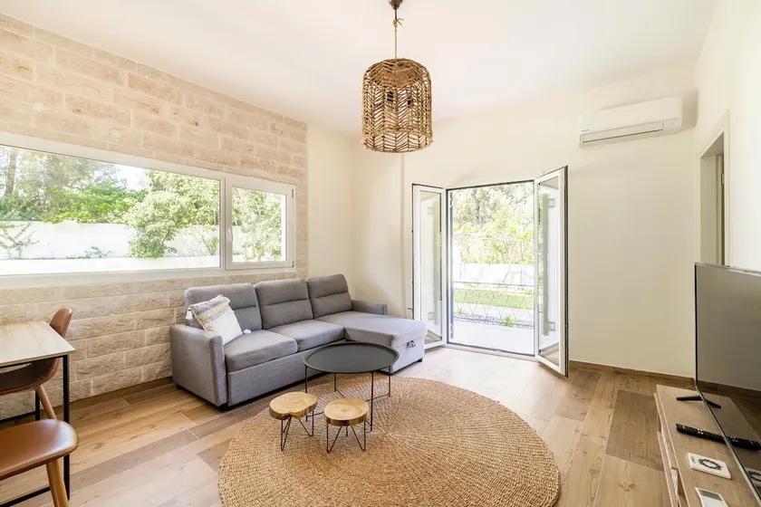 Lavraki Apt. — central, garden, walk to the sea - Image 1