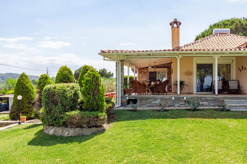 Spacious Beachfront Retreat With Large Garden in Ormos Panagias - Image 1