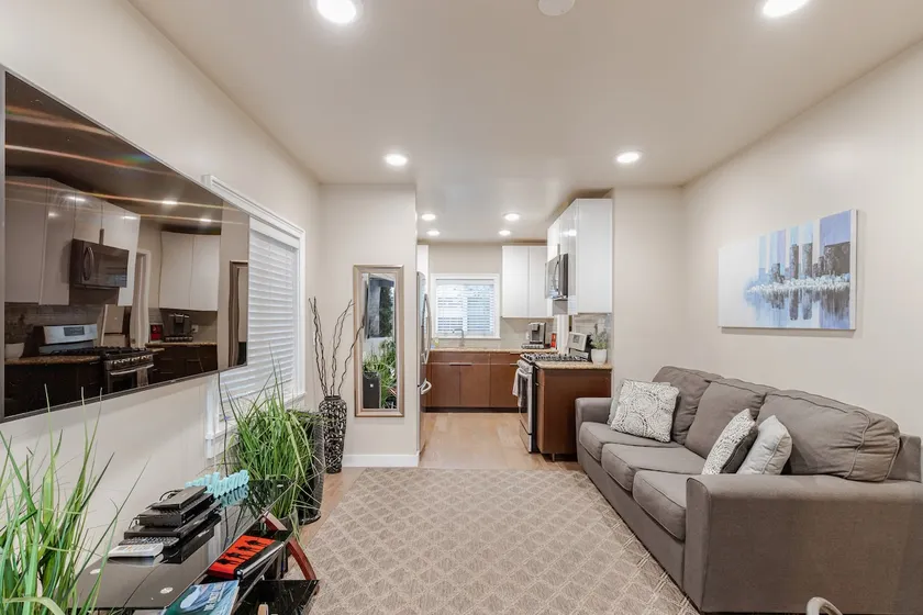 Cozy 2bed1bath w/Laundry and Gym - Image 1