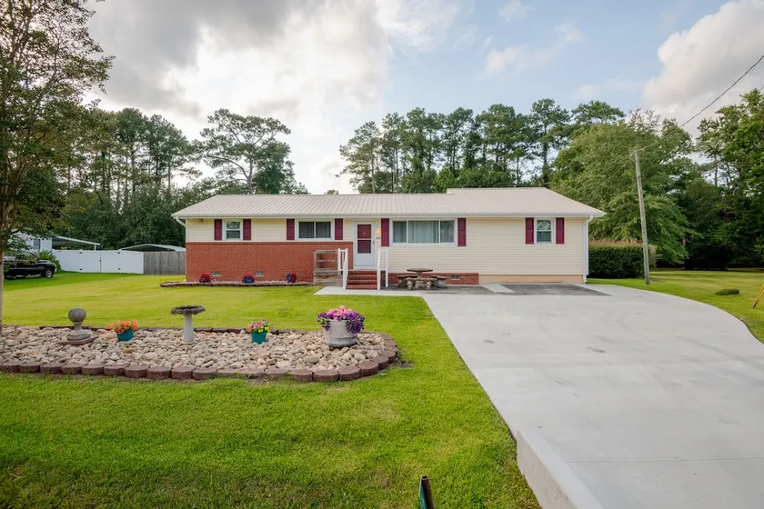 4 Bed/2 Bath Home W/Pool and Gameroom - Image 1