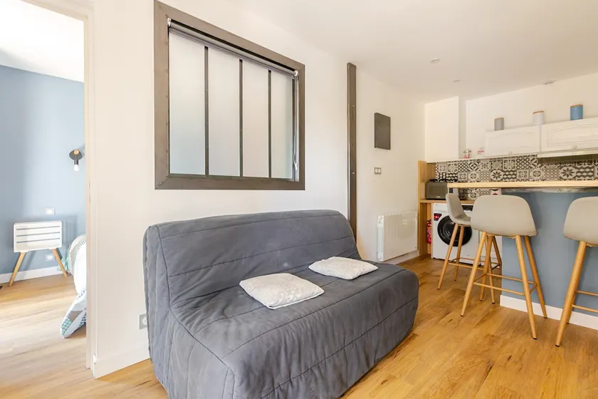 Fully renovated 2 bedroom in a quiet area - Image 1