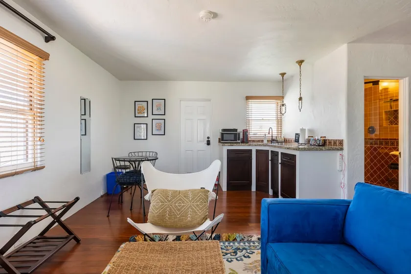 Cozy and quaint Spanish Casita in Quiet Kensington - Image 1