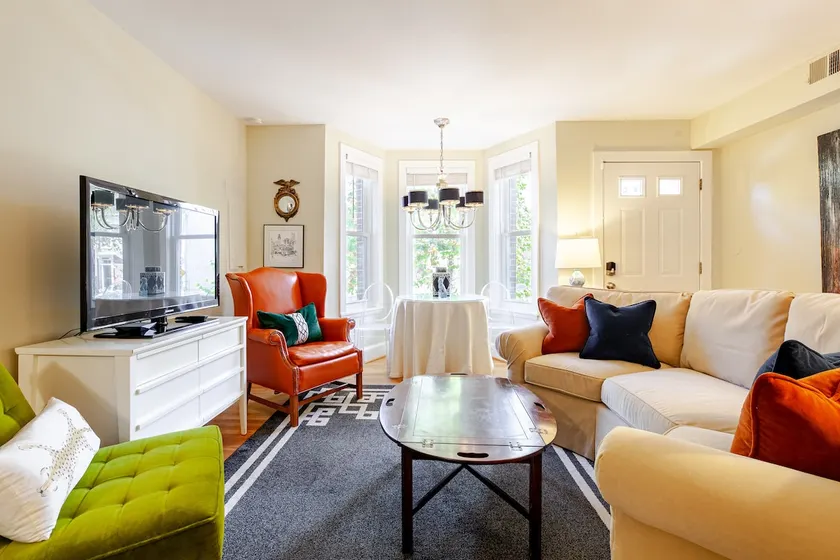 Spacious Glamour in Shaw/Convention Ctr/DWTN APT - Image 1
