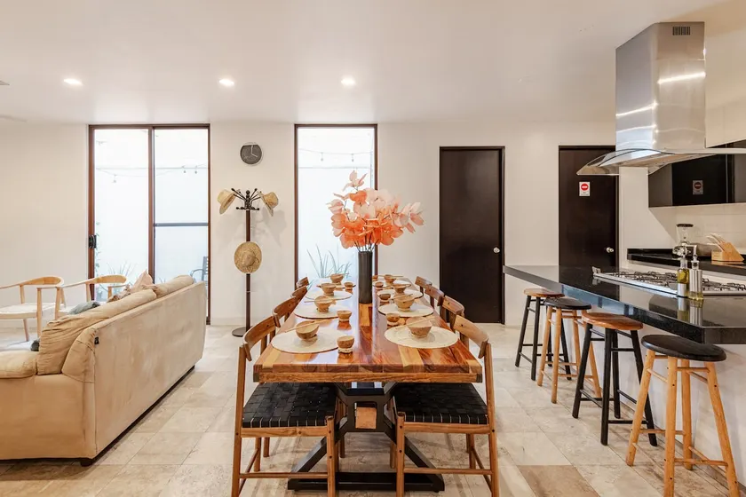 ”Casas Lulaá” Comfortable Center with A/C. - Image 1