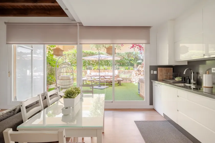 Luxury and Relaxation 50 meters from the beach. AC+Garage+Garden+Pool - Image 1