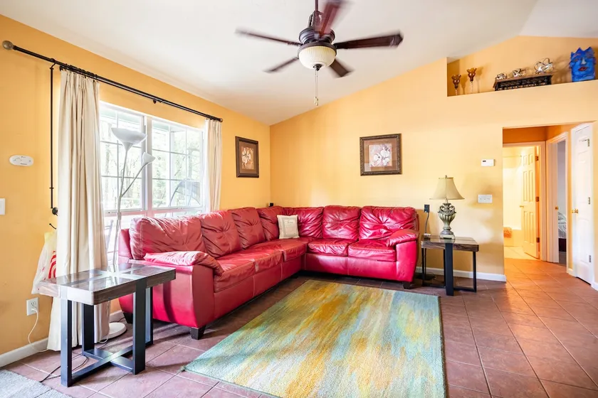 Beautiful Newer homeThree bedroom 2 Full bath 😎😀🥂 - Image 1