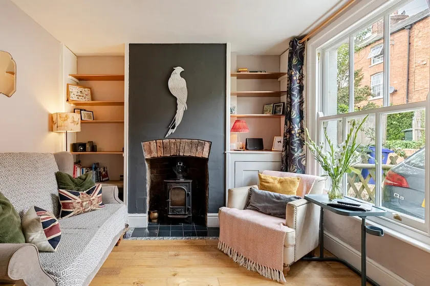 Stylish Victorian 2 Bed Townhouse - Image 1