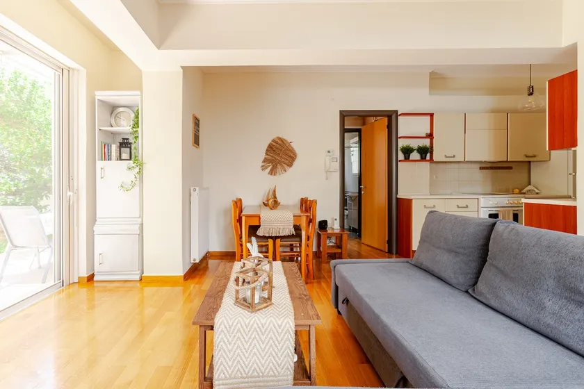 Quiet apartment by the park - Image 1