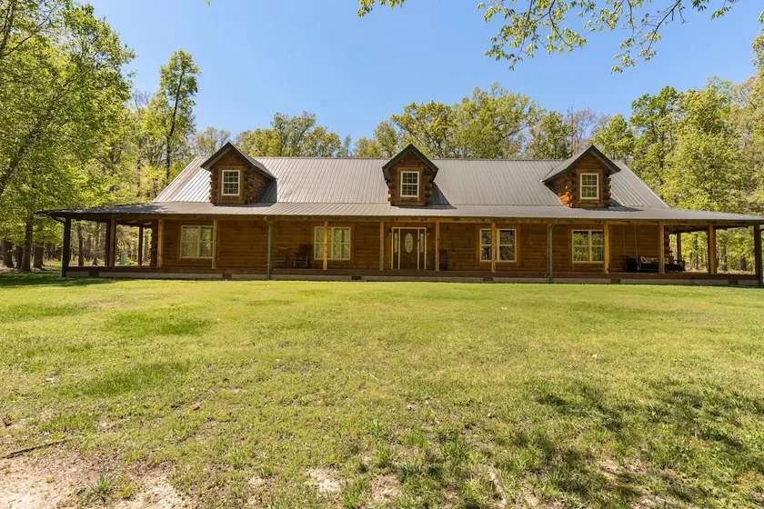 Secluded Log Cabin in the Woods - Image 1