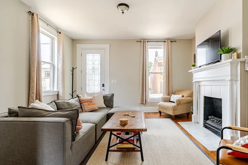 Cozy downtown home with patio. Walk to everything. - Image 1