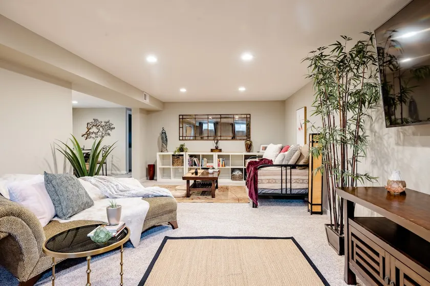 Traveler's Spacious Centennial Retreat - Image 1